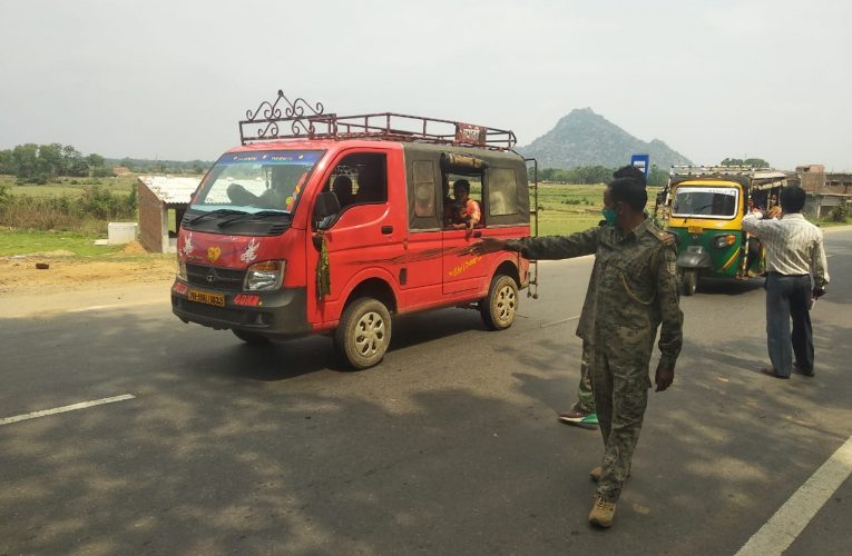 दुमका भागलपुर स्टेट हाईवे पर लॉकडाउन के तहत चलाया गया ईपास एवं मास्क चेकिंग अभियान