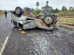 Bolero overturned, people in the car left narrowly