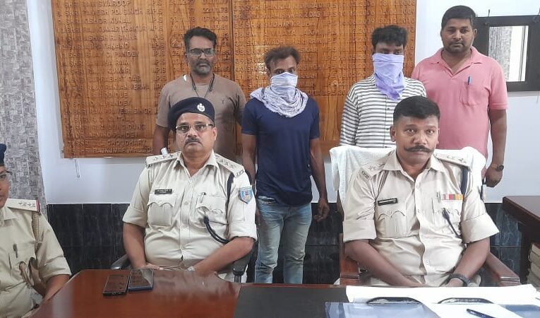 देसी कट्टा के साथ पुलिस ने एक को दबोचा ——- मुंबई की गिफ्ट हाउस में हुए 25 लाख की चोरी मामले का भी पुलिस ने किया उद्भेदन, दो गिरफ्तार