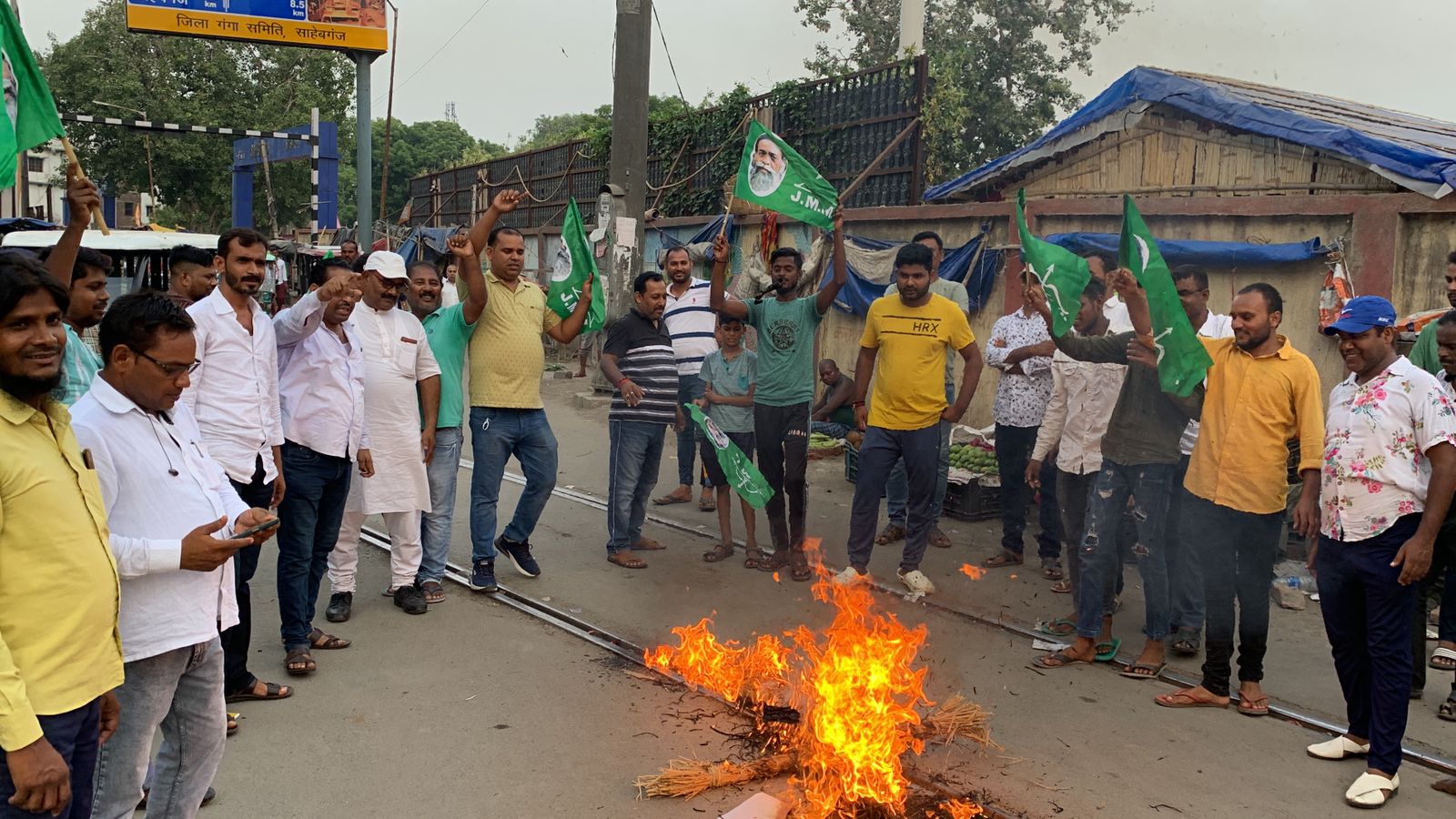 Protests against ED's action on Pankaj Mishra, effigy of central government burnt