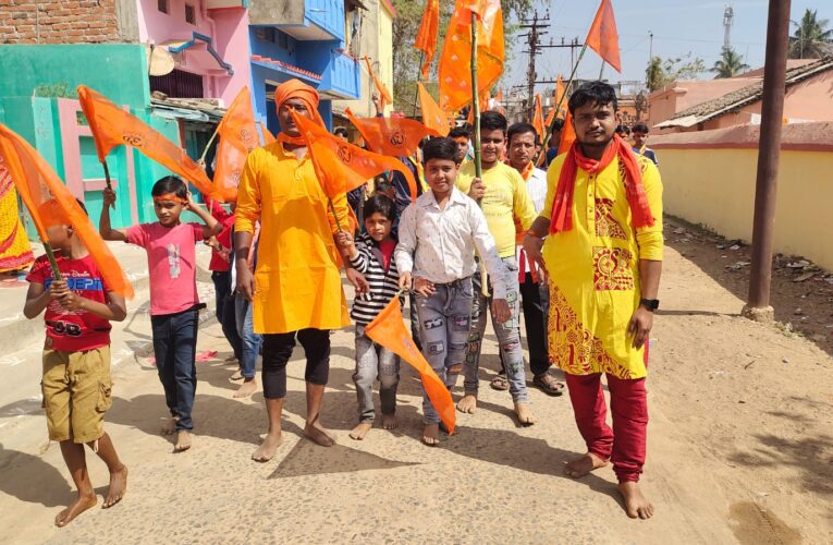 Dumka News:नोनीहाट के पुराना बाजार से हनुमान मंदिर तक: कलश यात्रा”