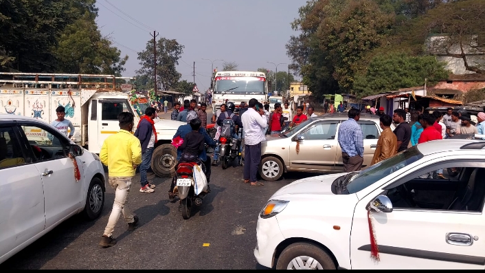 वाहन चालकों ने भाजपा अध्यक्ष अमित साह के भाषण पर जताई  आपत्ति, मुख्य मार्ग को किया जाम