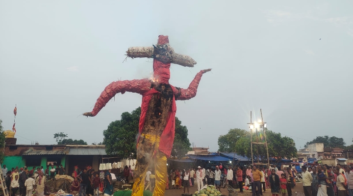 आठवां दिन नोनीहाट में रामचरितमानस में श्री राम ने लंका में चढ़ाई कर रावण को  किया वध 