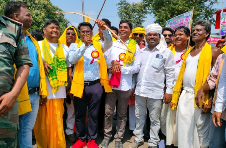 कुड़मी समाज की अगुवाई में आयोजित डहरें करम में जावा गीतों से गुंजायमान हुआ गोड्डा