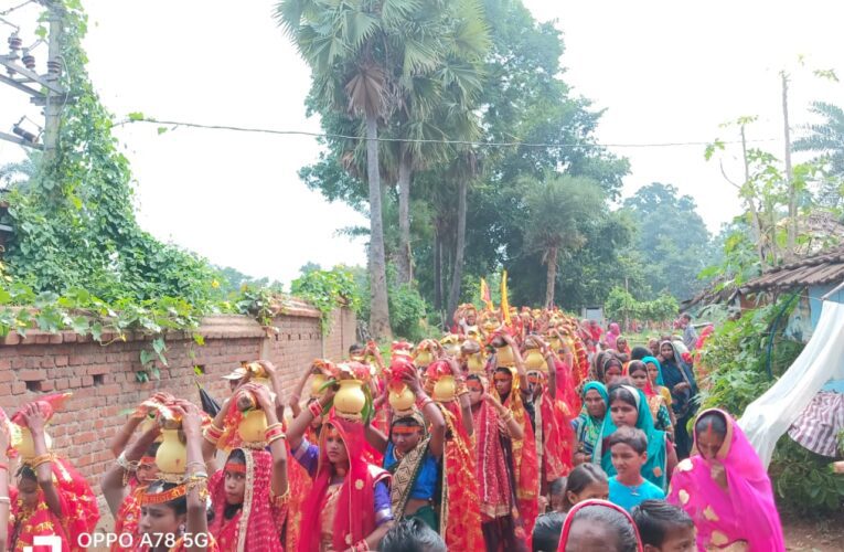 शारदीय नवरात्रि के शुभारंभ पर भव्य कलश यात्रा का आयोजन