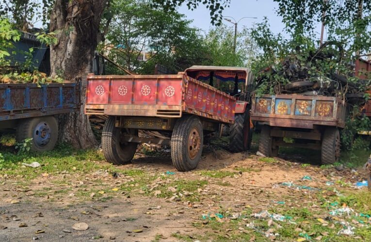 अवैध बालू खनन पर हंसडीहा पुलिस की कार्रवाई, लेकिन माफियाओं का तांडव जारी