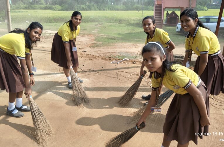 द सेकंड होम स्कूल के बच्चों ने छठ पर्व पर चलाया स्वच्छता अभियान