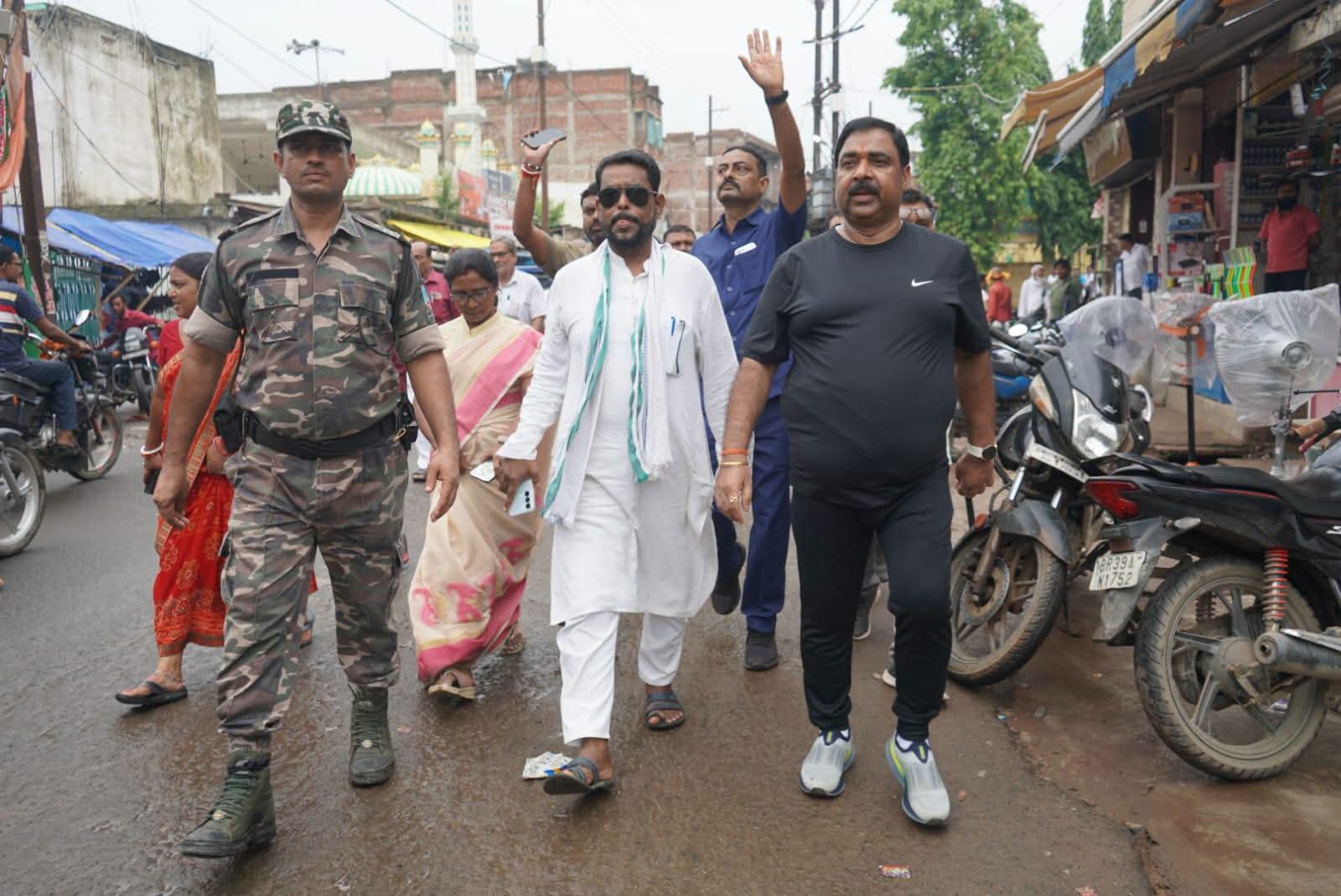 “गोड्डा में गुंडाराज नहीं चलेगा: मंत्री संजय यादव का बड़ा संदेश—’एक-एक अपराधी गिरफ्तार होगा, पीड़ितों से मांगी नैतिक जिम्मेदारी लेते हुए माफी'”