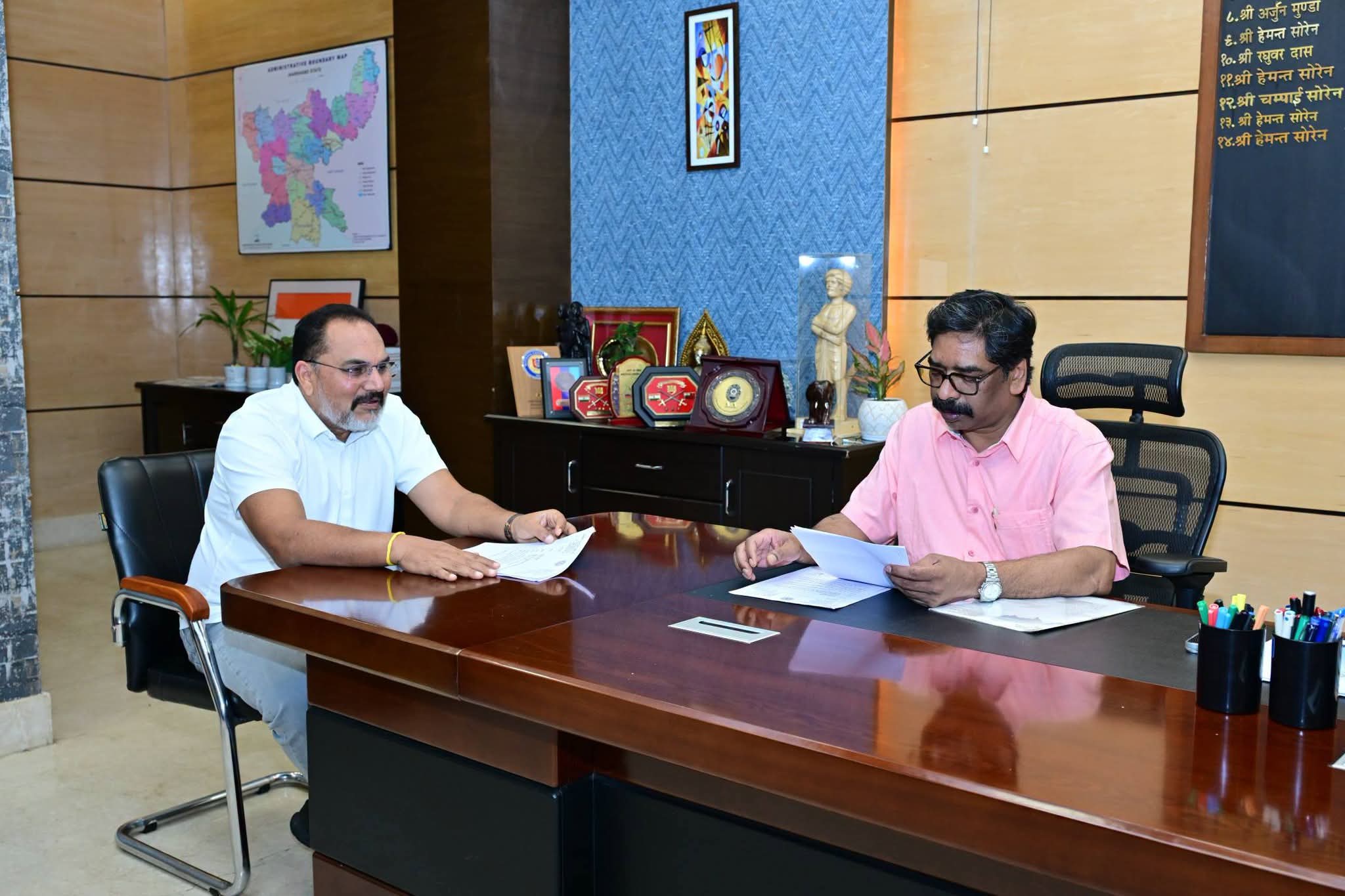 प्रदीप यादव की पहल पर हेमंत सोरेन का बड़ा फैसला, परसपानी कॉलेज और JSSC OBC आरक्षण मामले में दिए त्वरित कार्रवाई के निर्देश