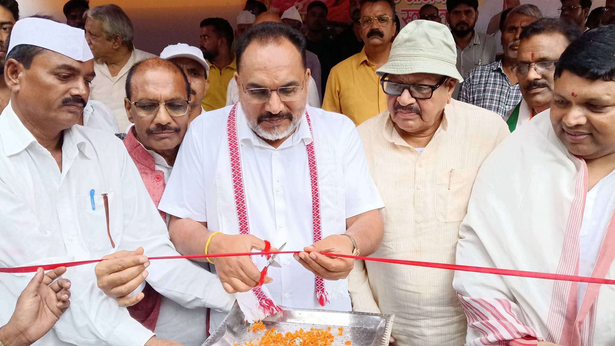 कांवरिया सेवा ही सबसे बड़ी आस्था: प्रदीप यादव, देवघर में निःशुल्क सेवा शिविर का किया उद्घाटन