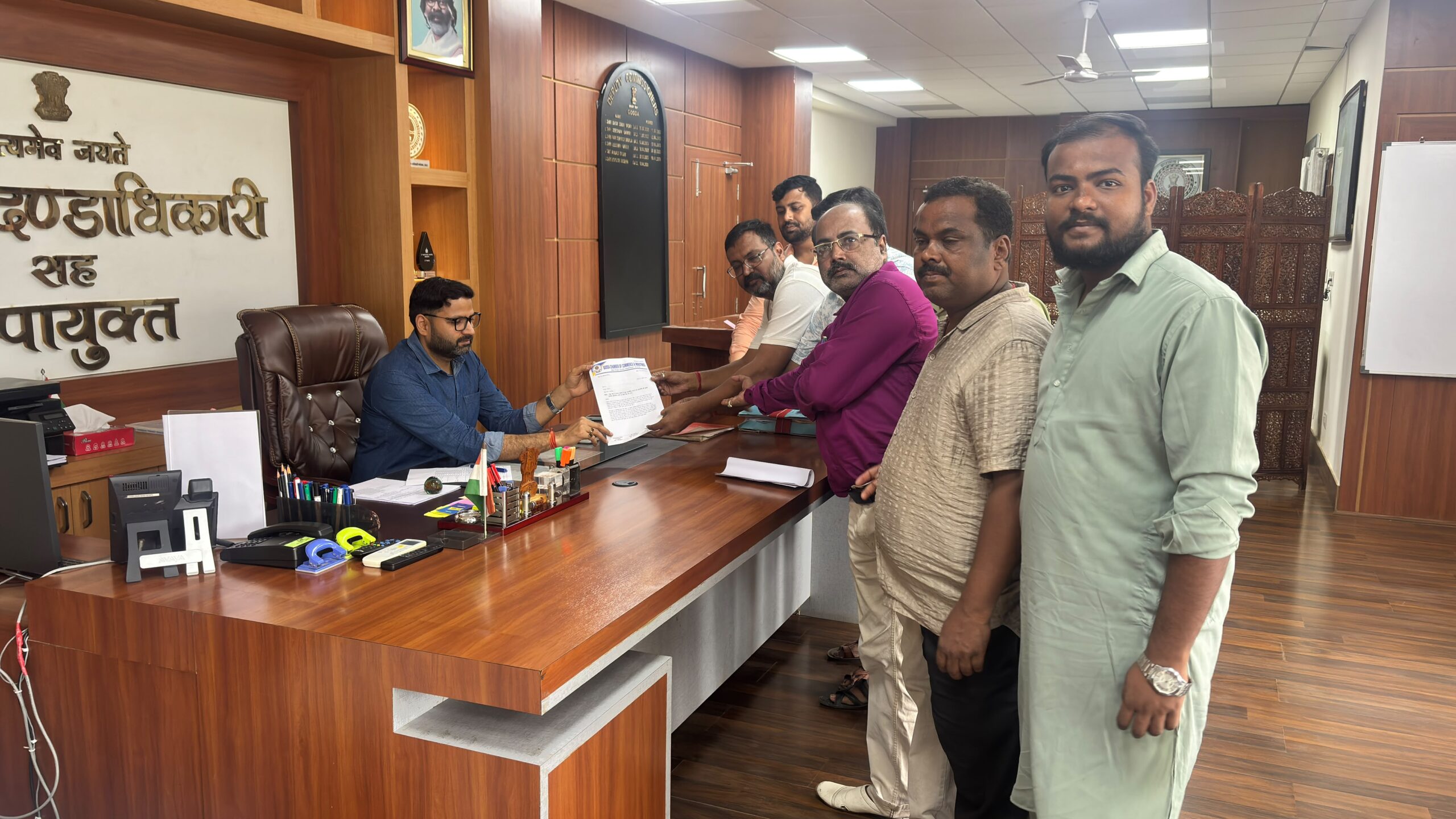 उपायुक्त के समक्ष उठी बड़ी मांग: इच्छुक व्यापारियों को शीघ्र मिले आर्म्स लाइसेंस, सुरक्षा पर चेम्बर ने रखा जोर”