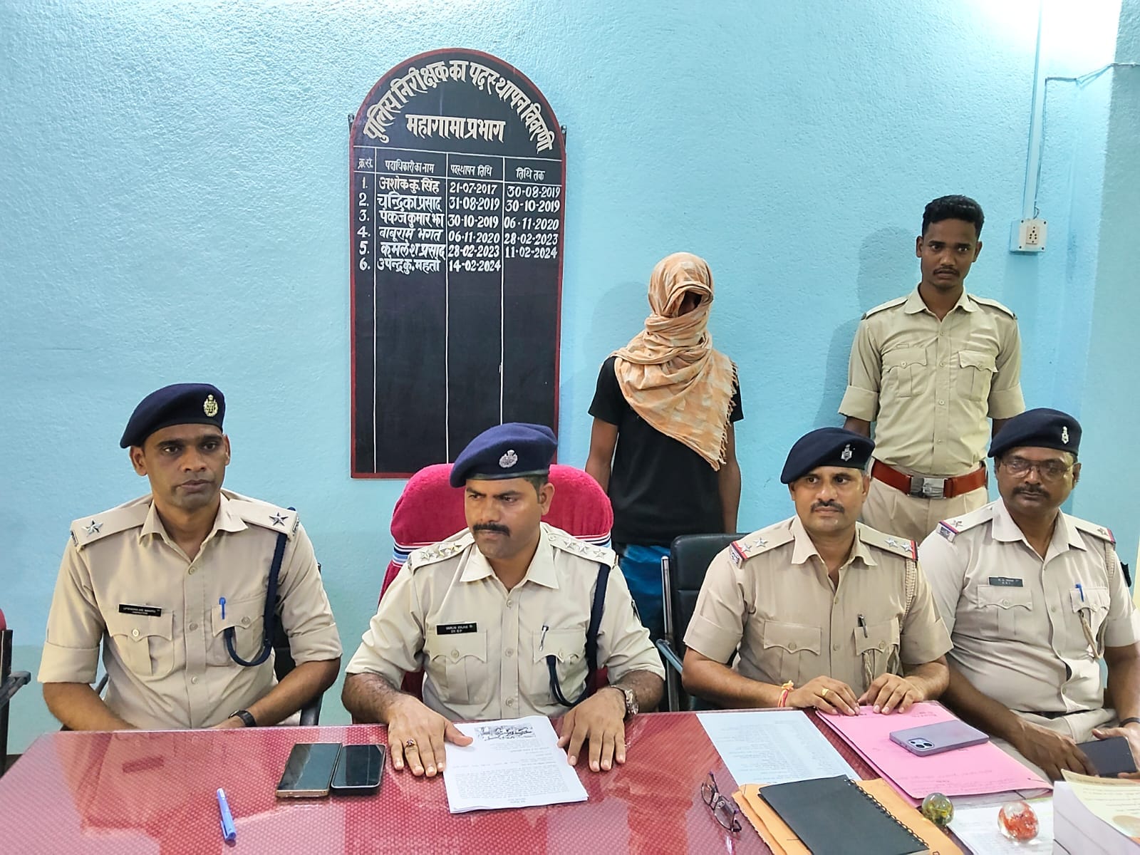 गोड्डा: समरी की झोपड़ी में छिपा था बाइक चोरी का राज! पुलिस ने खोला बड़ा खेल, 4 चोरी की मोटरसाइकिल बरामद
